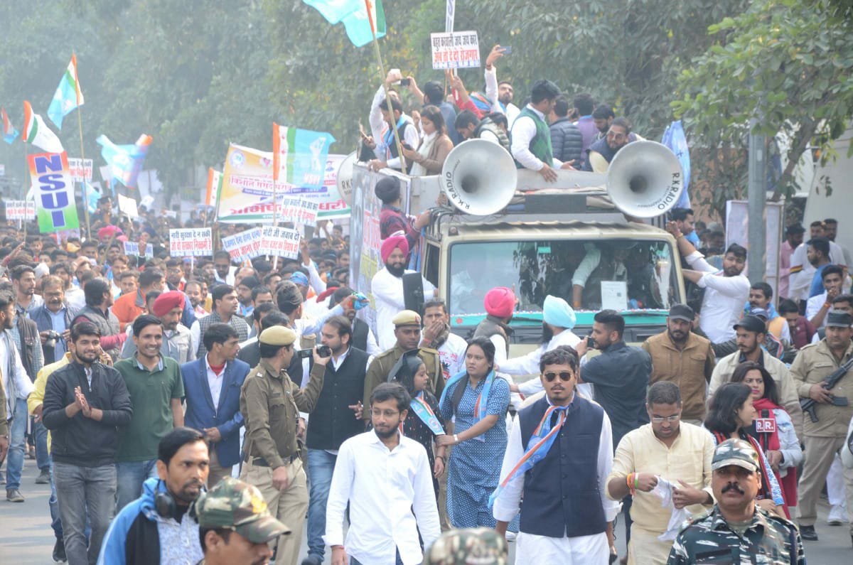 एनएसयूआई की शांतिपूर्ण छात्र अधिकारी रैली पर दिल्ली पुलिस की बर्बरतापूर्ण लाठी चार्ज | New India Times