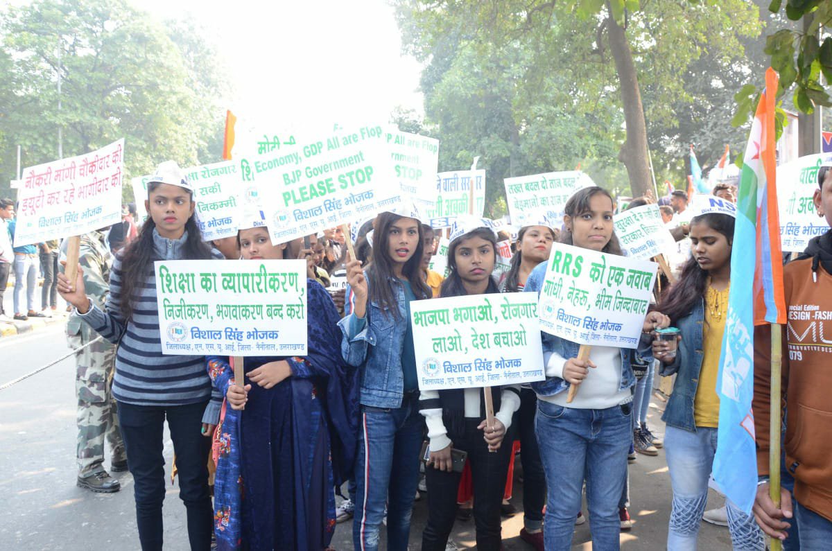 एनएसयूआई की शांतिपूर्ण छात्र अधिकारी रैली पर दिल्ली पुलिस की बर्बरतापूर्ण लाठी चार्ज | New India Times