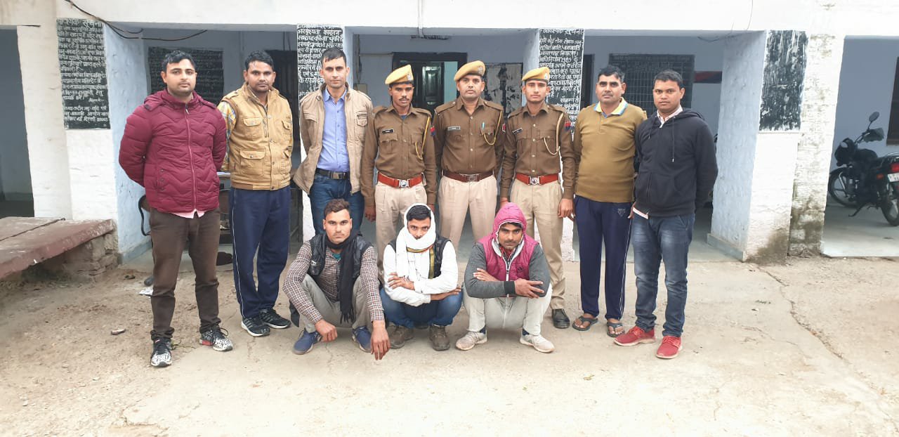 धौलपुर पुलिस ने हत्या का प्रयास करने के मामले के तीन आरोपियों को किया गिरफ्तार, एक आरोपी के कब्जे से अवैध देशी कट्टा बरामद | New India Times