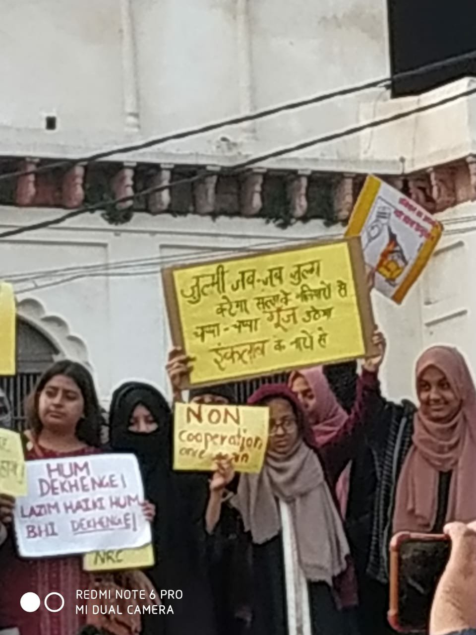 जामिया एवं अलीगढ़ यूनिवर्सिटी के विद्यार्थियों पर पुलिस हिंसा के ख़िलाफ़ भोपाल में हुआ ज़बर्दस्त विरोध प्रदर्शन | New India Times