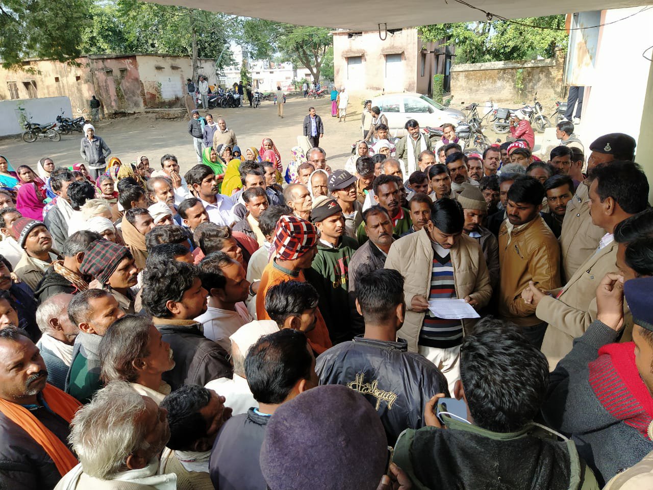 नगरपालिका देवरी में सीएमओ का पद रिक्त होने को लेकर विरोध-प्रदर्शन कर सौंपा गया ज्ञापन | New India Times