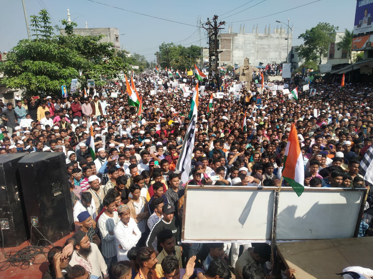 सीएए व एनआरसी को लेकर जमियत उलमा ए हिंद के बैनर तले धुले शहर में लाखों लोगों ने किया विरोध-प्रदर्शन, जमीयत उलमा ने की सीएए और एनआरसी वापसी की मांग,कहा तोड़फोड़, हिंसा गैरकानूनी और शरीयत विरोधी | New India Times