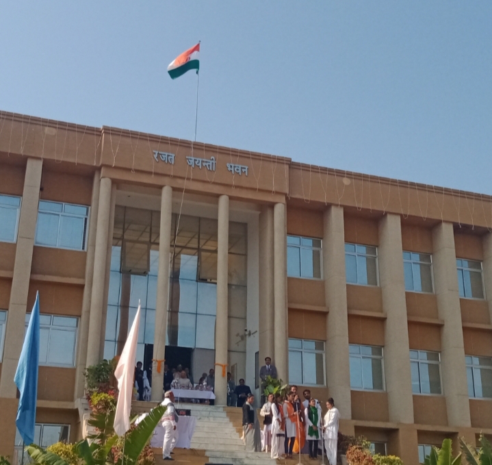 ग्रामोदय विश्वविद्यालय में कुलपति प्रो. गौतम ने किया ध्वजारोहण, नागरिक दायित्वों का पालन करें: प्रो गौतम | New India Times