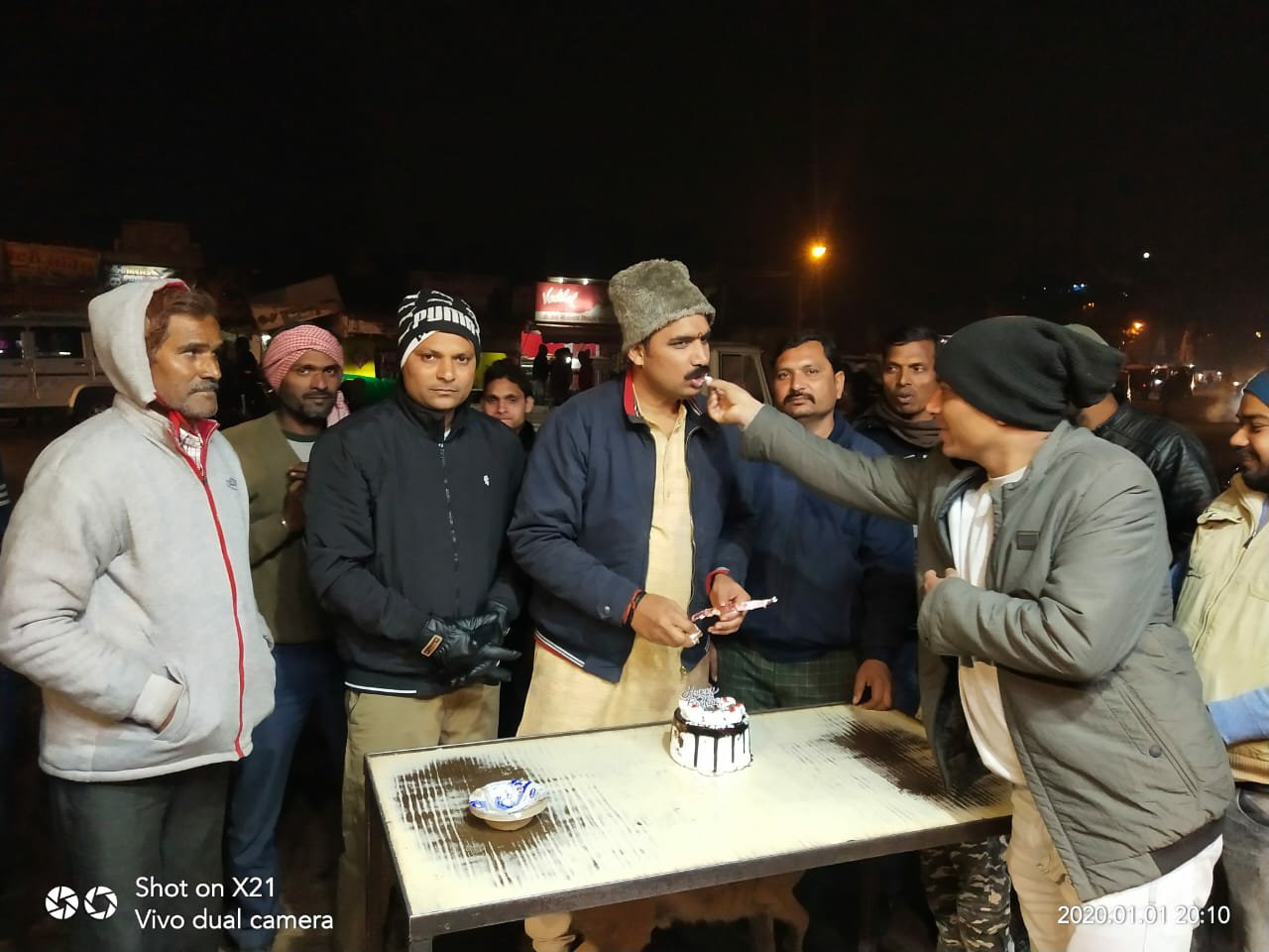 सत्येन्द्र शर्मा ने केक काटकर मनाया ज्योतिरादित्य सिंधिया का जन्मदिन | New India Times