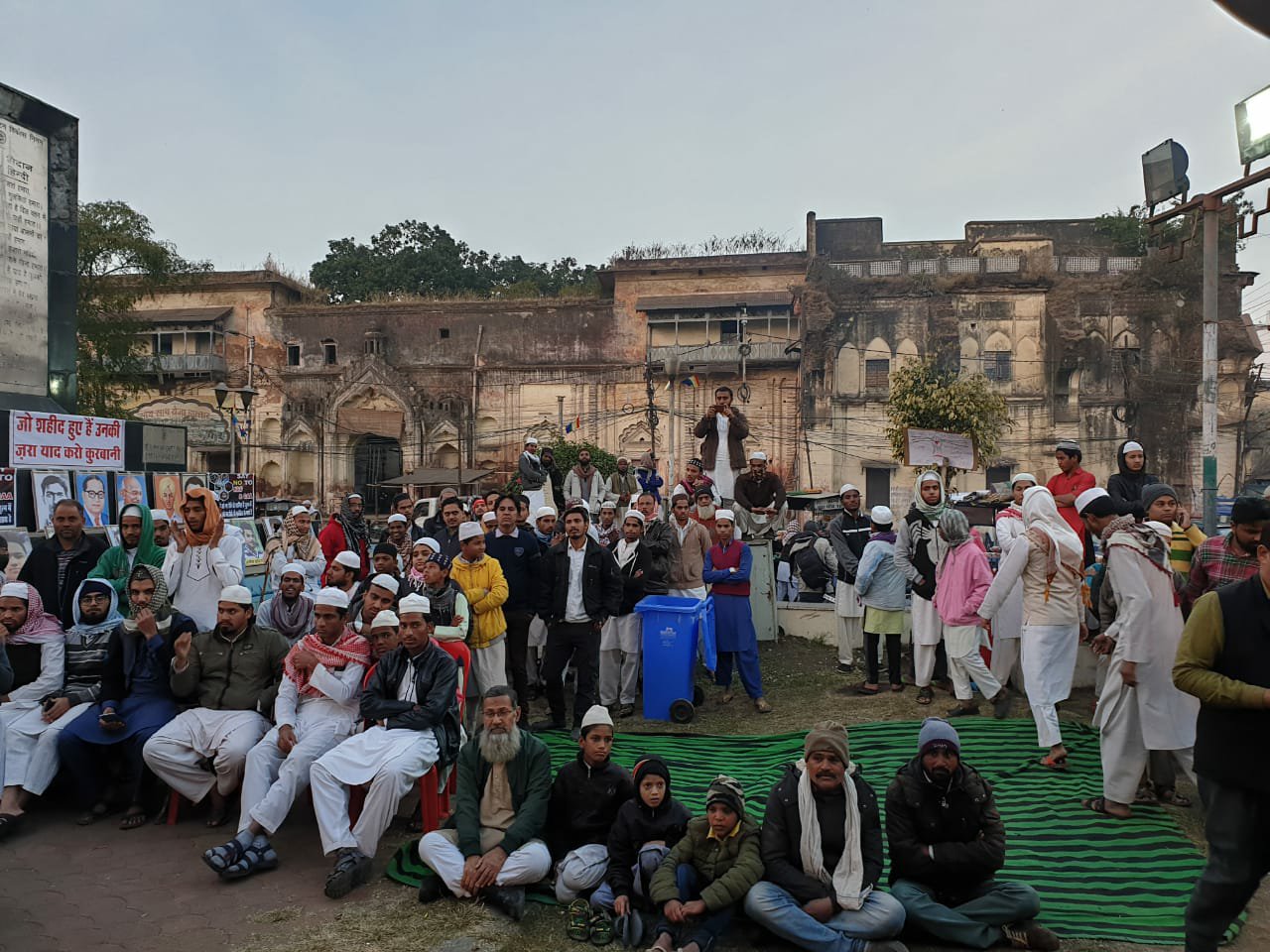 राजधानी भोपाल के इक़बाल मैदान पर जारी सत्याग्रह में शामिल हो रहे हैं हर धर्म के युवा व बुजुर्ग, अंतर्राष्ट्रीय शायरों ने भी दर्ज कराई अपनी उपस्थिति | New India Times