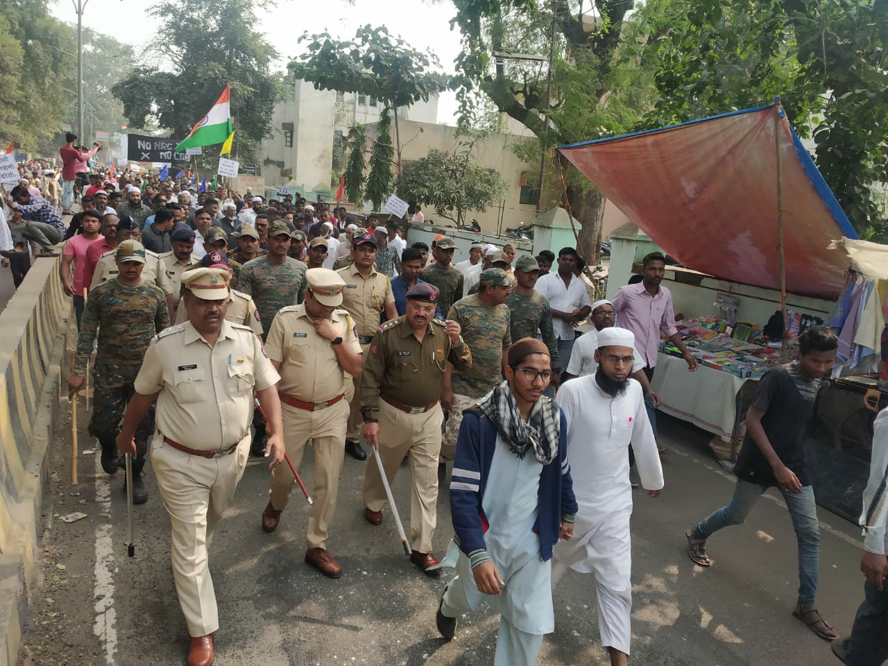 300 मीटर का तिरंगा झंडा बुलंद करते हुए एनआरसी, सीएए व ईवीएम का विरोध करते हुए निकाली गई रैली | New India Times