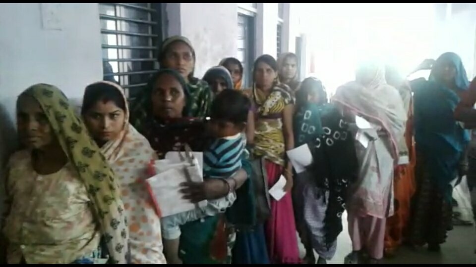 सामुदायिक स्वास्थ्य केंद्र मेघनगर में स्वास्थ्य कर्मियों की कमी व लापरवाही से मरीज व तीमारदार परेशान | New India Times