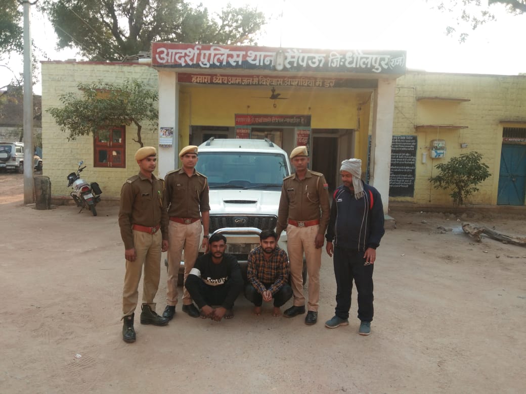 सैंपऊ पुलिस ने वाहन चोर गिरोह के दो सदस्यों को दो देशी कट्टे और चोरी की एक स्कार्पियो सहित किया गिरफ्तार | New India Times