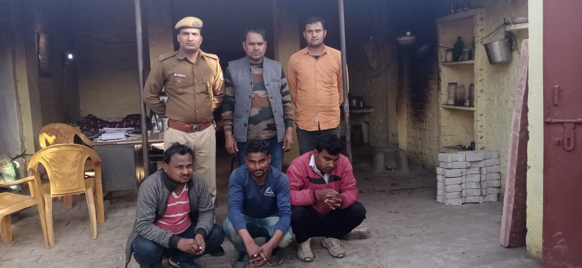 धौलपुर बसेडी पुलिस ने 7550 रुपये की राशि सहित तीन व्यक्तियों को जुआ खेलते हुए किया गिरफ्तार | New India Times