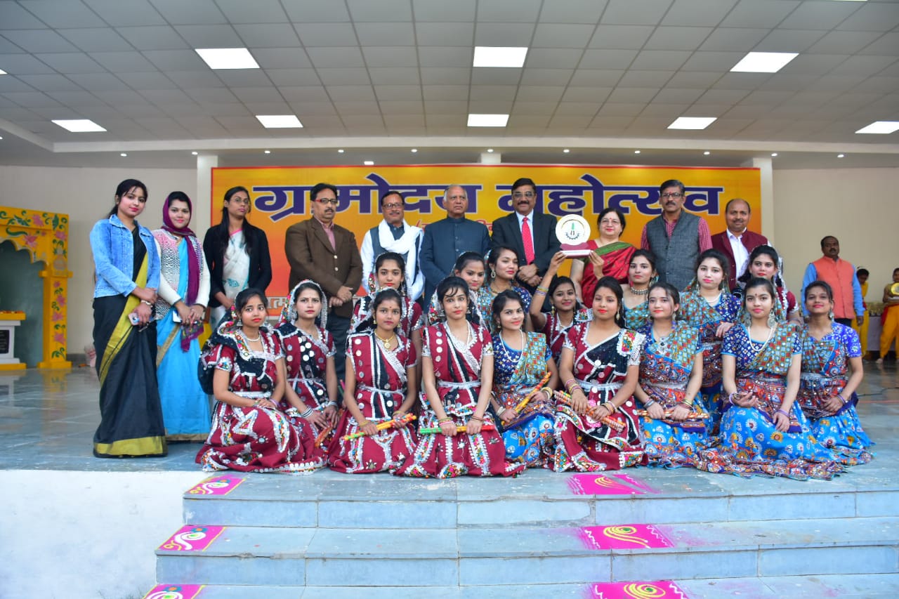 ग्रामोदय महोत्सव का हुआ समापन, रंगारंग सांस्कृतिक प्रस्तुतियों ने स्थापना समारोह को बना दिया यादगार | New India Times