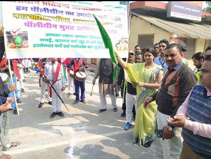 नगरपालिका जागरूकता अभियान केवल दिखावा, मार्केट में धड़ल्ले से बिक रही है प्रतिबंधित पॉलीथिन | New India Times