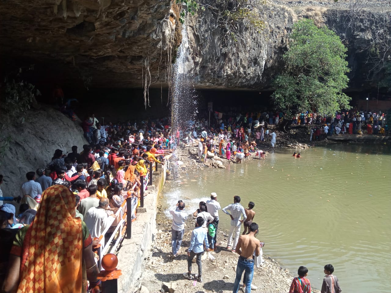 महाशिवरात्रि पर शिवालयों में भक्तों का लगा तांता | New India Times