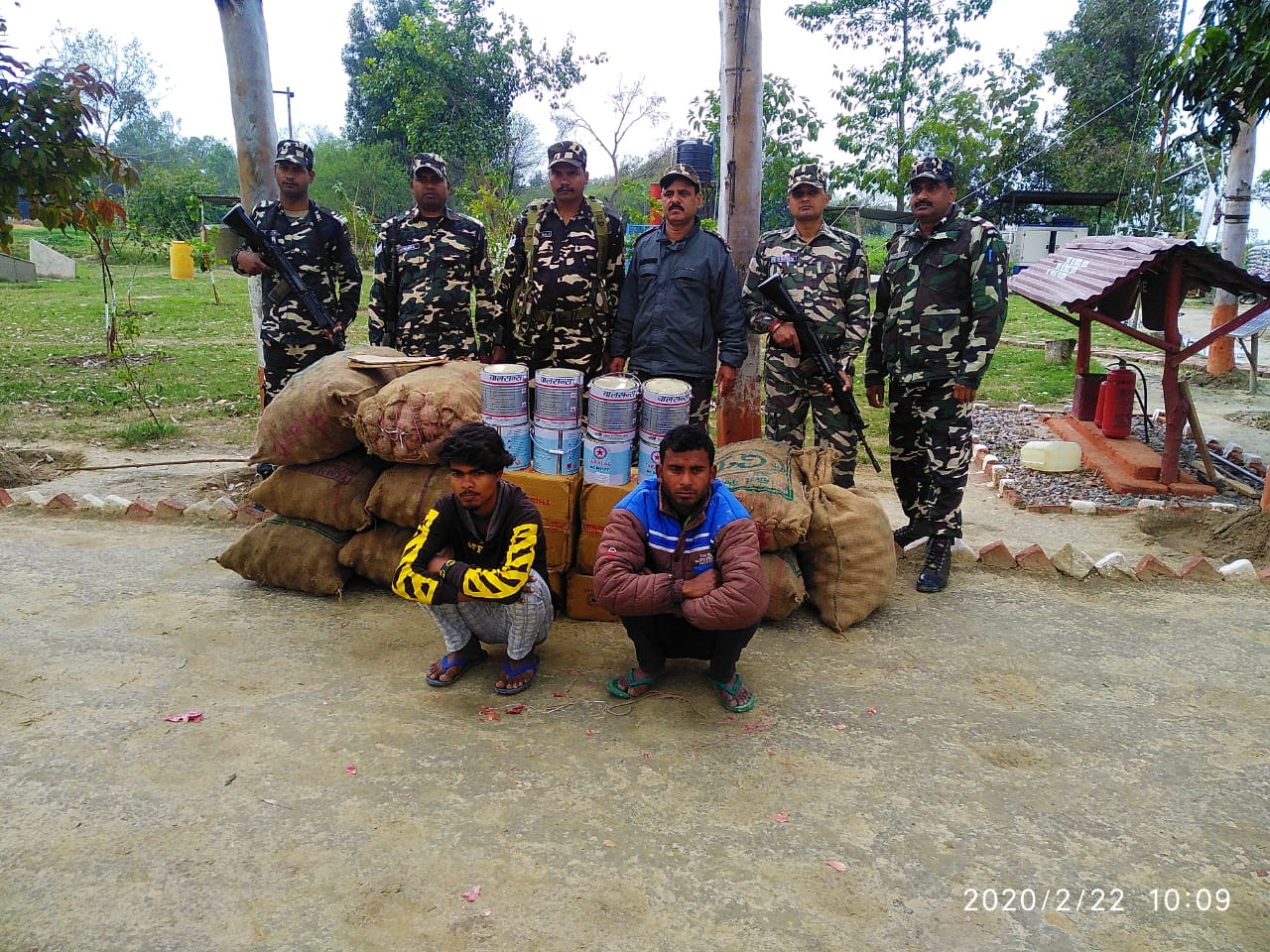 एसएसबी ने भारत-नेपाल सीमा पर हजारों रूपये के माल को सीज कर दो तस्करों को लिया हिरासत में | New India Times