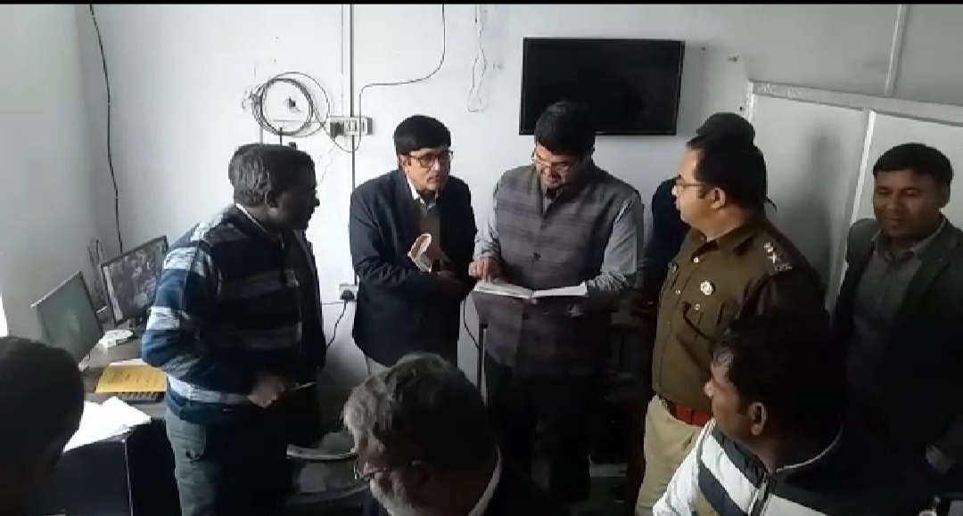 यूपी बोर्ड परीक्षाओं को लेकर जिलाधिकारी ने दर्जनों विद्यालयों का किया आकस्मिक निरीक्षण | New India Times