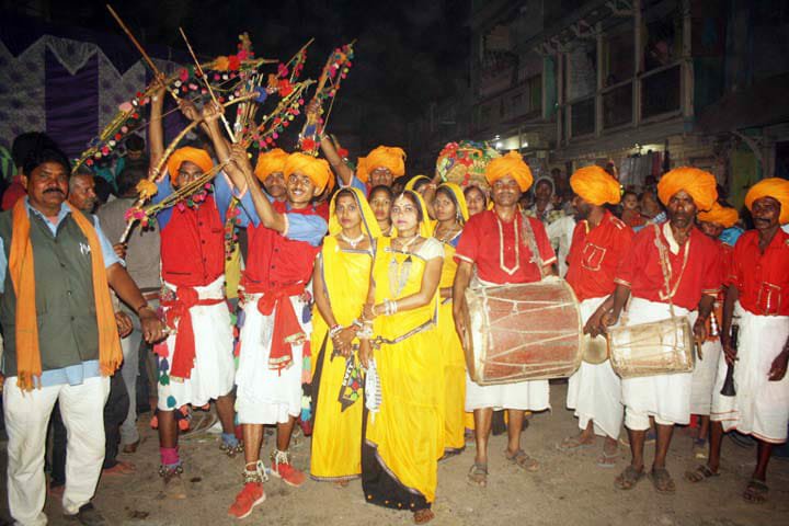 महाशिवरात्रि के अवसर पर प्रसिद्ध आदिवासी लोक नृत्य के साथ शिवजी की नगर में निकली गई थी पालकी, सामाजिक संगठनों ने जगह-जगह किया स्वागत व करवाया स्वल्पाहार | New India Times