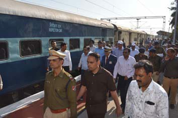 मेघनगर रेल्वे स्टेशन का पश्चिम रेलवे महा प्रबंधक ने किया निरीक्षण, सीसीटीवी कैमरे बंद होने से जताई नाराजगी | New India Times