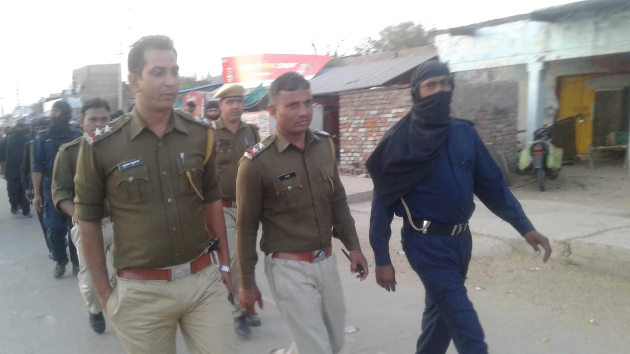 धौलपुर जिला के सैपऊ पंचायत चुनाव शांतिपूर्ण कराने के लिए थाना सैंपऊ पुलिस ने किया पैदल फ्लैग मार्च | New India Times