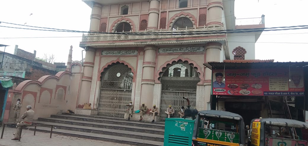 कोरोना वायरस के संक्रमण को ध्यान में रखते हुए झाँसी नगर के मस्जिदों में नहीं हुई जुमे की नामज़ ब जमाअत | New India Times