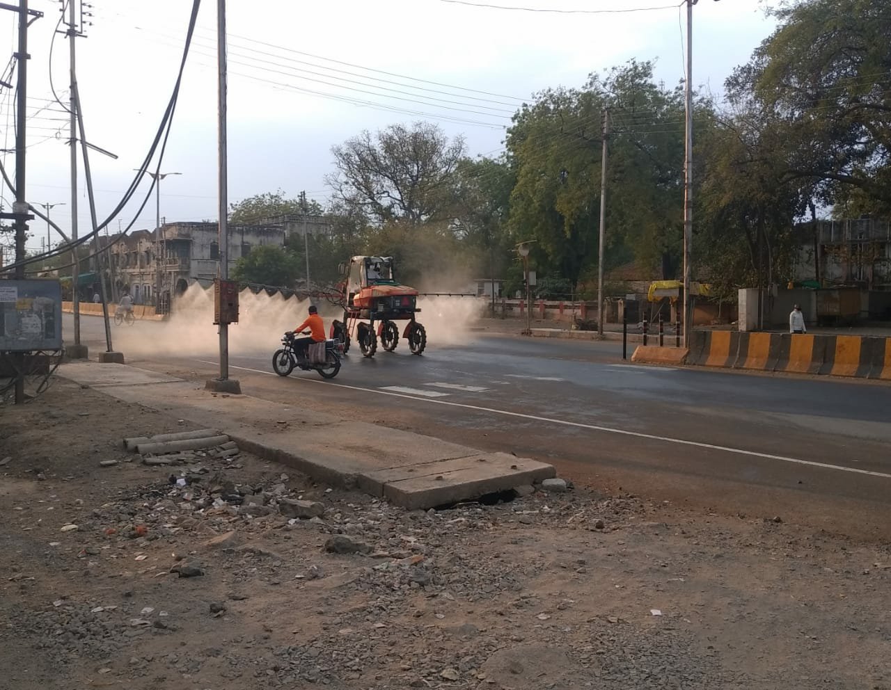 लाॅक डाउन का पालन न करने वाले बीजेपी नेता के भतीजे द्वारा यह कहना कि "मैं जामनेर चलाता हूं" पर क्या चला कानून का डंडा? | New India Times