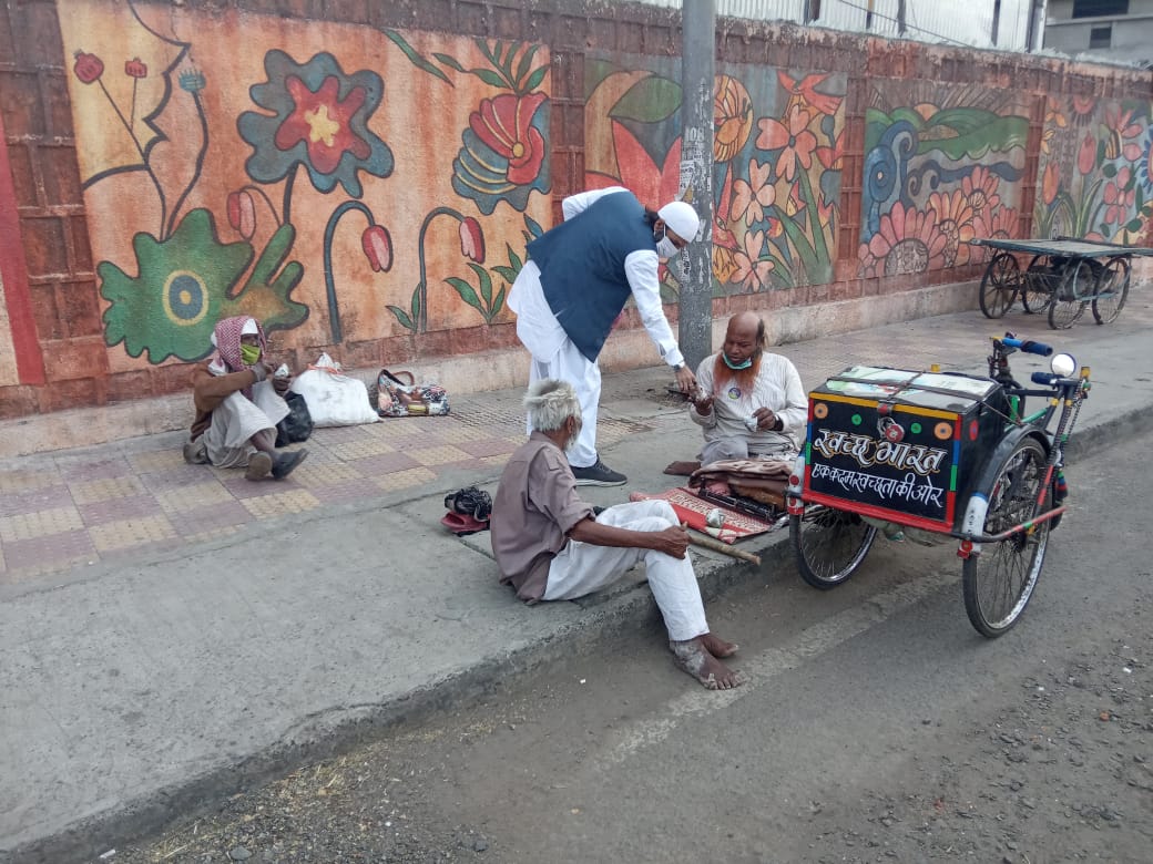 भोपाल में बिना भेद-भाव के ज़रुरतमंदों में किया जा रहा है भोजन व राशन का वितरण | New India Times