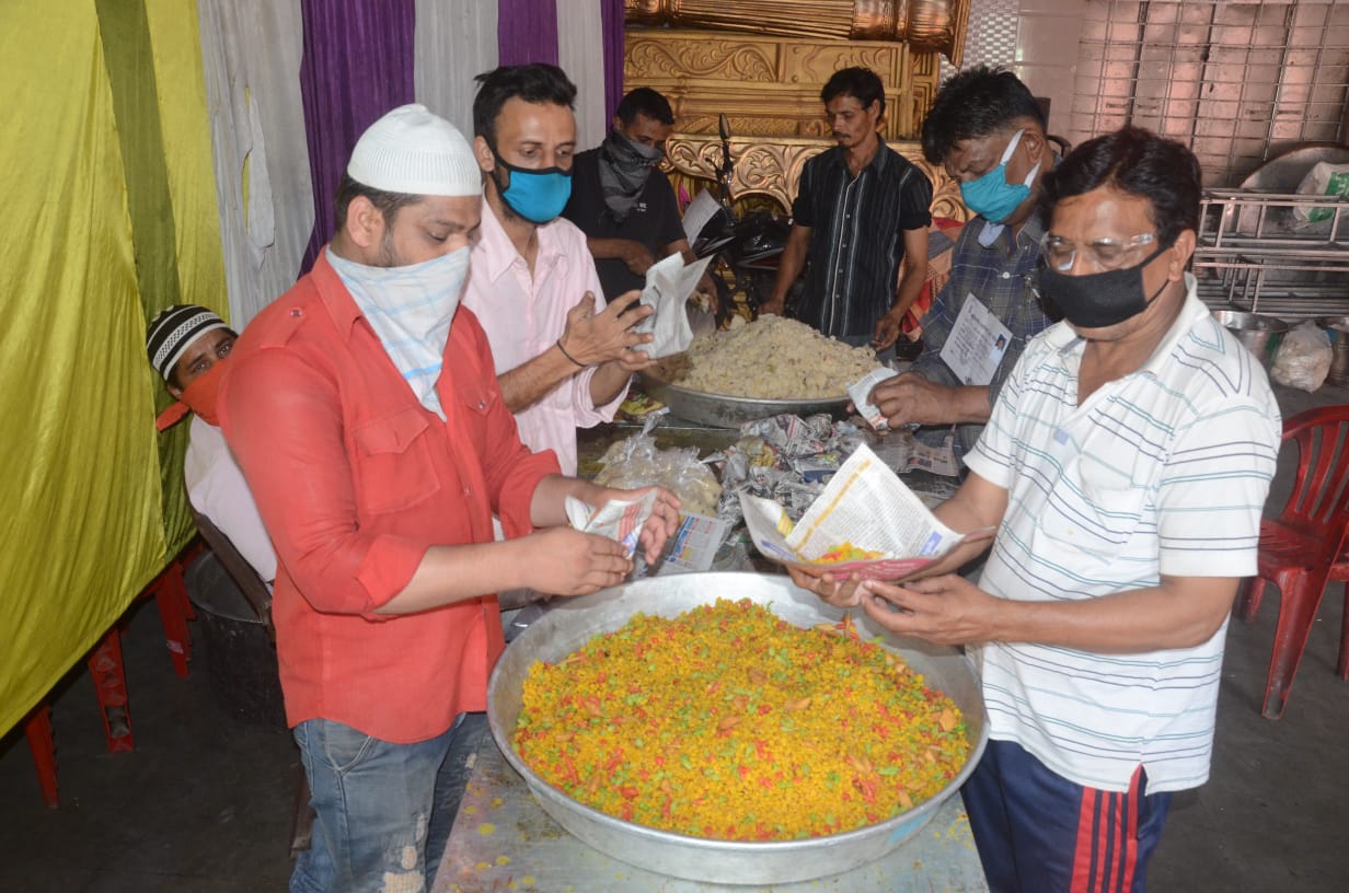 भोपाल के कांग्रेसी विधायक आरिफ मसूद लाॅक डाउन से प्रभावित गरीबों व जरूरतमंदों के लिए साबित हो रहे हैं मसीहा, प्रतिदिन लगभग 30 हजार गरीबों व जरूरतमंदों को उपलब्ध करा रहे हैं भोजन व खाद्य सामग्री | New India Times