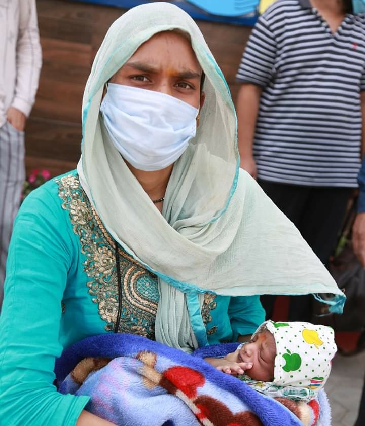 कोरोना के मरीज फरहा खान को मिली दोहरी खुशी, कोरोना के इलाज के दौरान उसने दिया बच्चे को जन्म, जच्चा-बच्चा दोनों स्वस्थ | New India Times