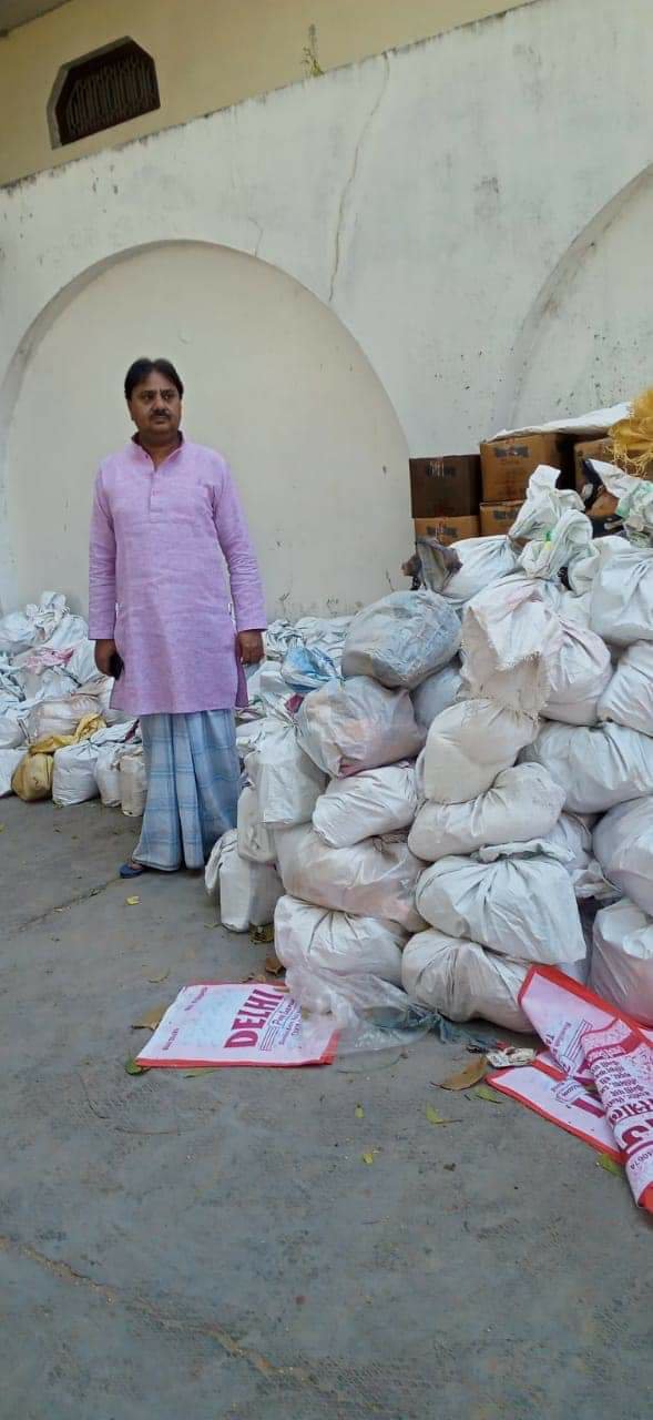 लाॅक डाउन से प्रभावित आजमगढ़ जिला के लोगों की मदद के लिए बसपा विधायक व मशहूर बिल्डर शाह आलम उर्फ गुड्डू जमाली ने उतारी पूरी टीम, कल तक 8 हजार 653 गरीब परिवारों तक पहुंचाई गई खाद्य सामग्री | New India Times