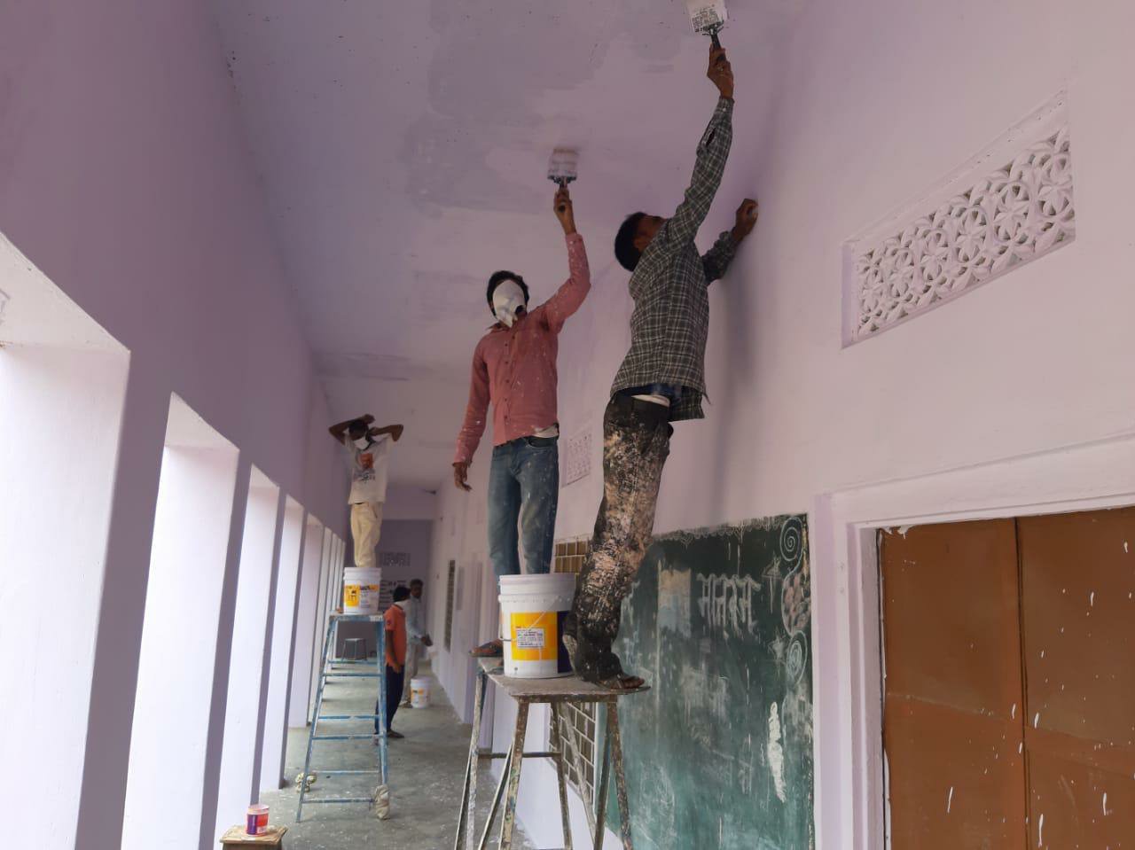 मजदूरों की अनूठी पहल से स्कूल का हुआ कायाकल्प | New India Times