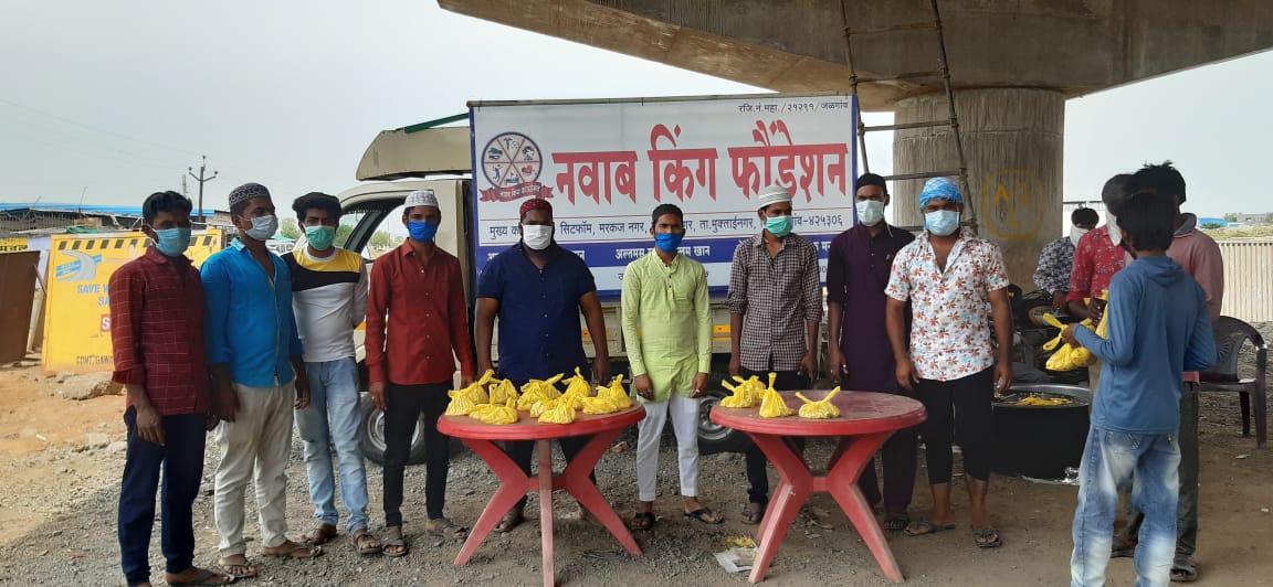 नवाब किंग फाउंडेशन की ओर से प्रवासी मजदूरों को भोजन किट्स एवं पानी की बोतलों का किया गया वितरण | New India Times