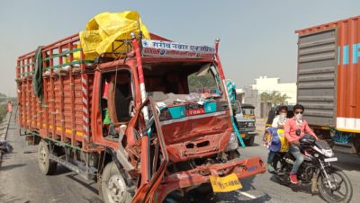 गाय को बचाने के चक्कर में प्रवासी मजदूरों से भरे डीसीएम ने ट्रक को मारी टक्कर, चार लोग गंभीर रूप से घायल | New India Times
