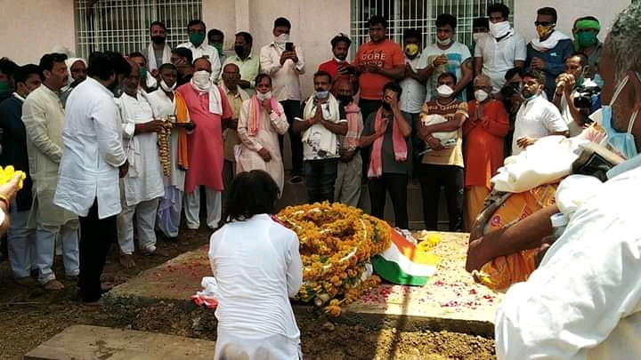 युगपुरुष गृहस्थ सन्त दद्दाजी का राजकीय सम्मान के साथ हुआ अंतिम संस्कार | New India Times
