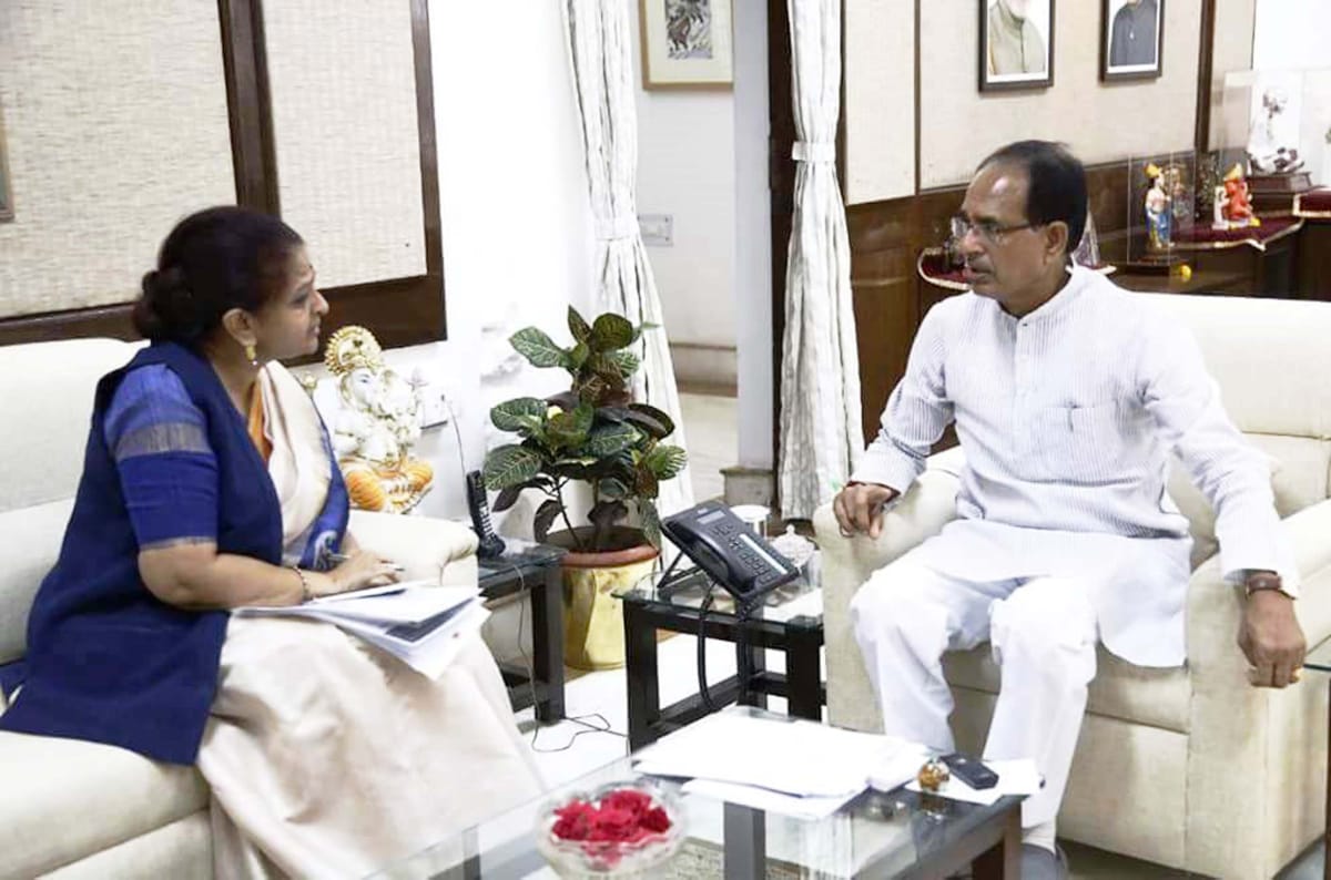 पूर्व कैबिनेट मंत्री श्रीमती अर्चना चिटनिस ने मुख्यमंत्री शिवराज सिंह चौहान से मुलाकात कर बुरहानपुर की समस्याओं से कराया अवगत | New India Times