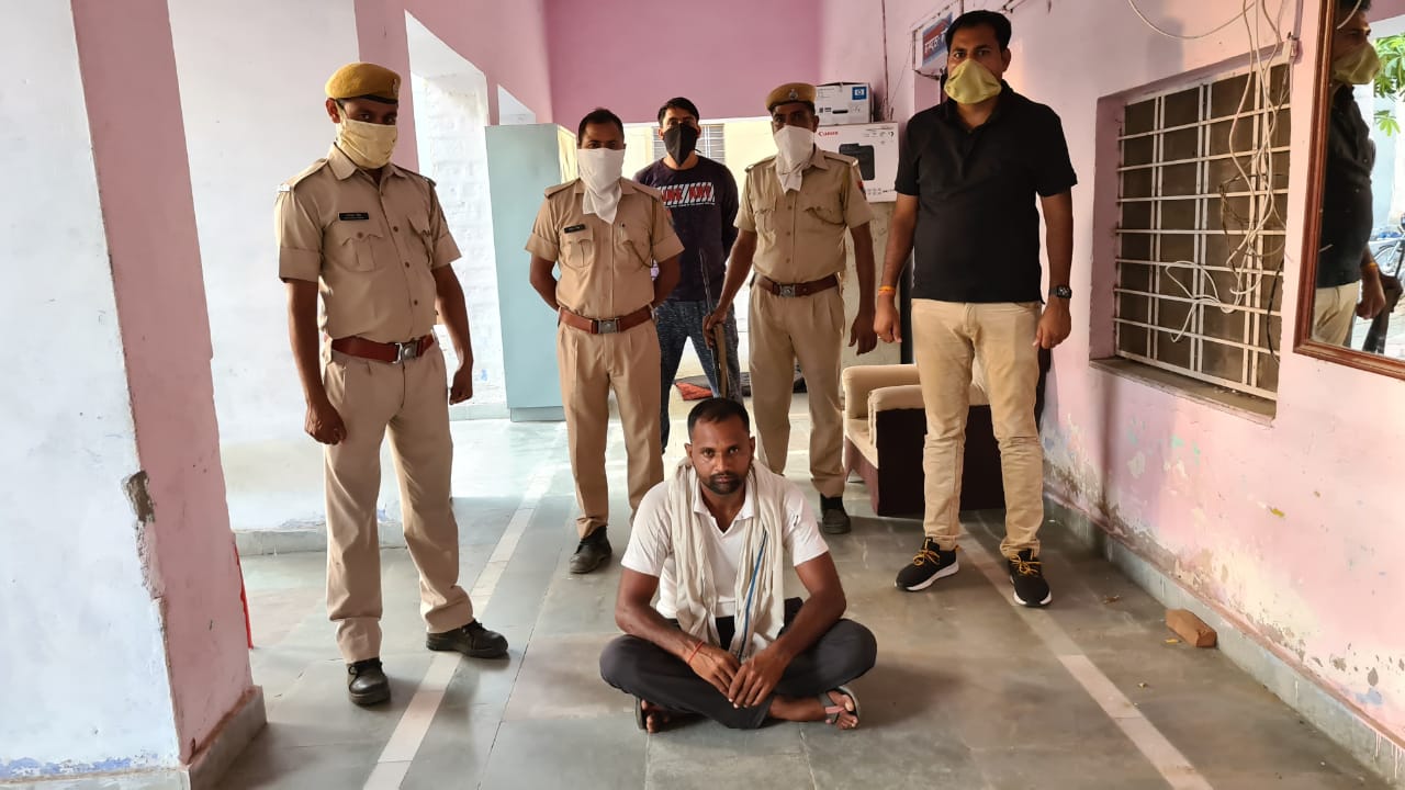 मनियां पुलिस ने डकैत गब्बर, धर्मेंद्र उर्फ लुक्का गैंग के सक्रिय सदस्य अन्तर्राज्यीय इनामी बदमाश दिलीप गुर्जर को मय हथियार किया गिरफ्तार, हत्या सहित कई मामलों में था वांटेड | New India Times