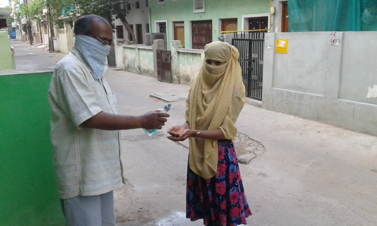 कोरोना वायरस: लॉकडाउन के प्रारंभ से ही गोपाल किरन समाज सेवी संस्था जन-जन को जागरूक कर प्रदान कर रही है राहत सामग्री | New India Times