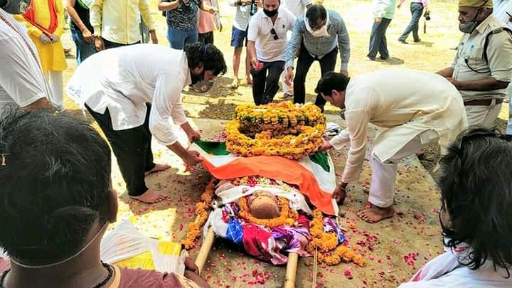 युगपुरुष गृहस्थ सन्त दद्दाजी का राजकीय सम्मान के साथ हुआ अंतिम संस्कार | New India Times