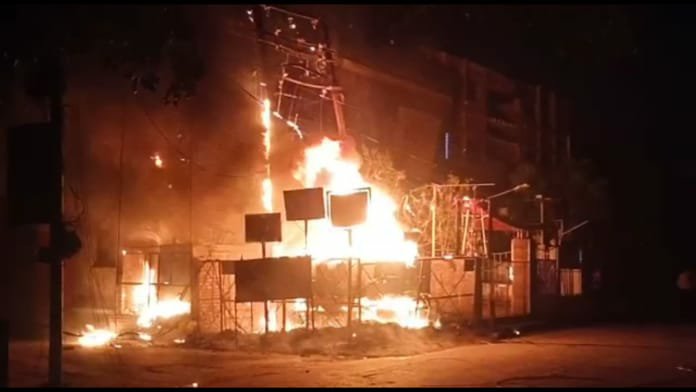भीषण गर्मी व ओवरलोड के चलते ट्रांसफार्मरों में आग लगने का सिलसिला जारी, करीमगंज के बाद अब कैम्पल रोड पर ट्रांसफार्मर में लगी भीषण आग | New India Times