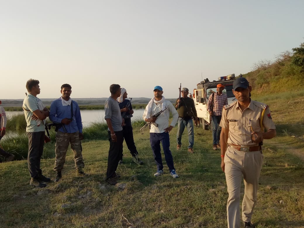 पुलिस अधीक्षक धौलपुर के निर्देशन में 4 स्पेशल टीमों ने चम्बल के बीहड़ों में कुख्यात इनामी डकैत केशव की तलाश में चलाया सघन सर्च अभियान | New India Times