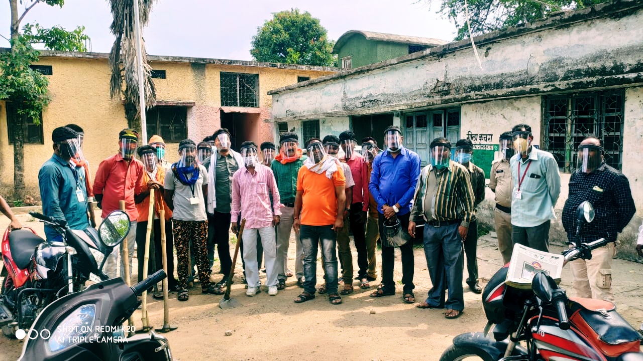 एमएचडी ग्रुप ने कोरोना कर्मवीर योद्धाओं को दिए सुरक्षा कवच, मानवता ही धर्म" ग्रुप [MHD] ने किया फेसशील्ड, मॉस्क और सैनिटाइजर का वितरण | New India Times