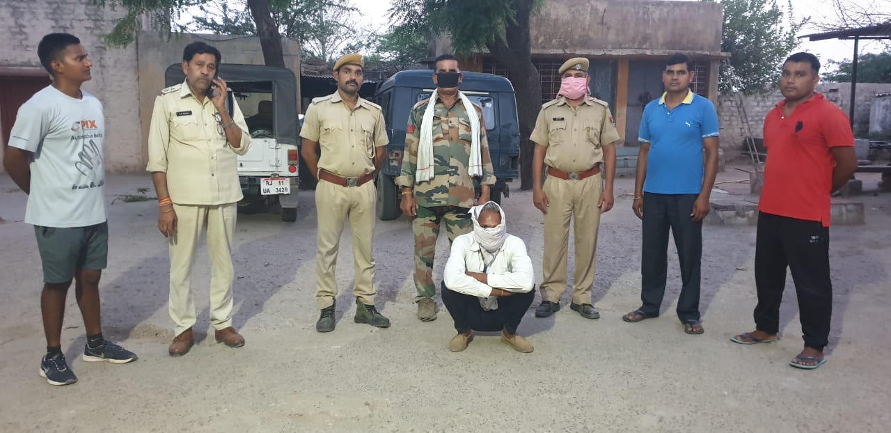 बीहड़ में अन्तर्राज्जीय अपराधियों के सर्च अभियान के अन्तर्गत धौलपुर पुलिस और मुरैना पुलिस की संयुक्त कार्यवाही में 5000 रुपये का इनामी बदमाश राम अवतार उर्फ राम अख्त्यार गुर्जर को किया गया गिरफ्तार | New India Times