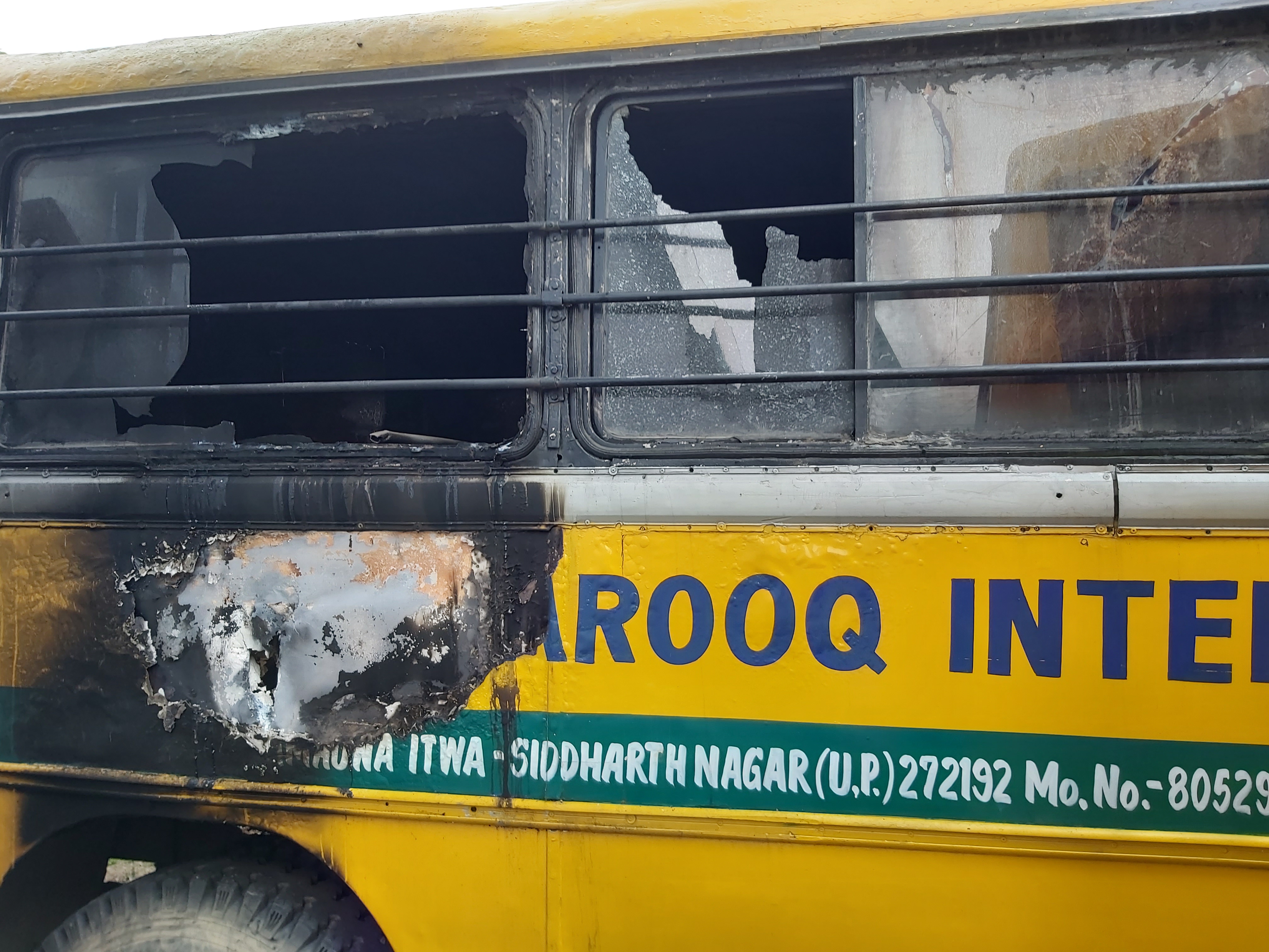अल फारूक़ इंटर कॉलेज बस आगजनी मामला: बसों को जलाना बड़ी साजिश, घटना का पर्दाफाश करे प्रसाशन: अरशद खुर्शीद | New India Times