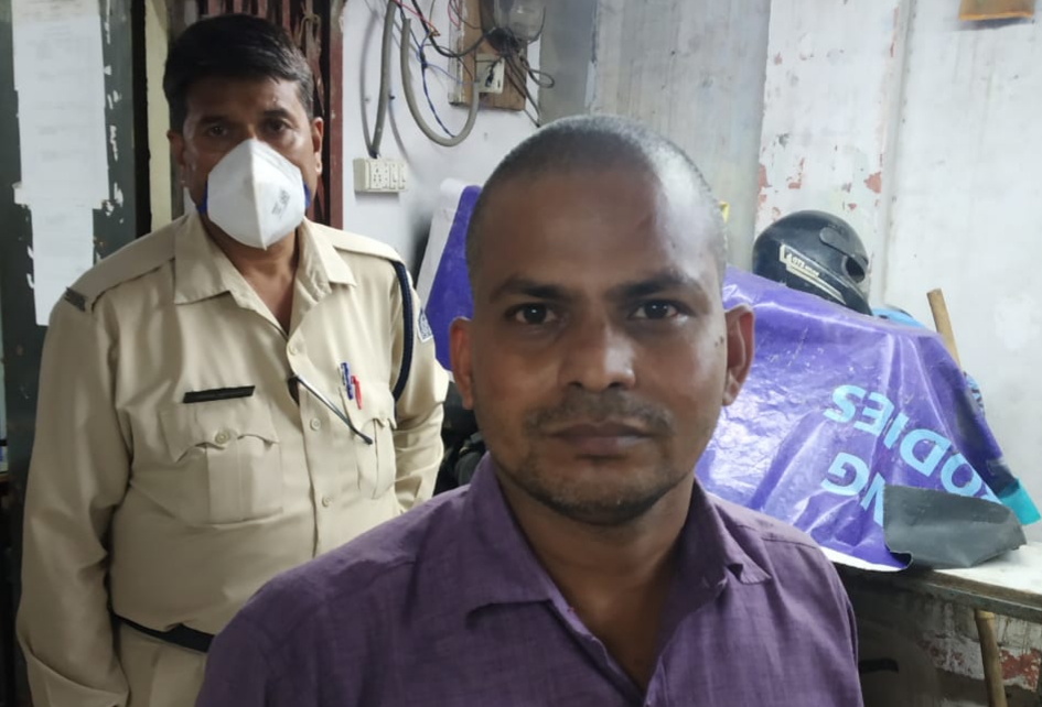 संपत्ति के बंटवारे को लेकर हुए विवाद में गला घोंटकर पिता की हत्या करने वाले आरोपी (बेटे) को थाना छोला मंदिर पुलिस ने किया गिरफ्तार | New India Times