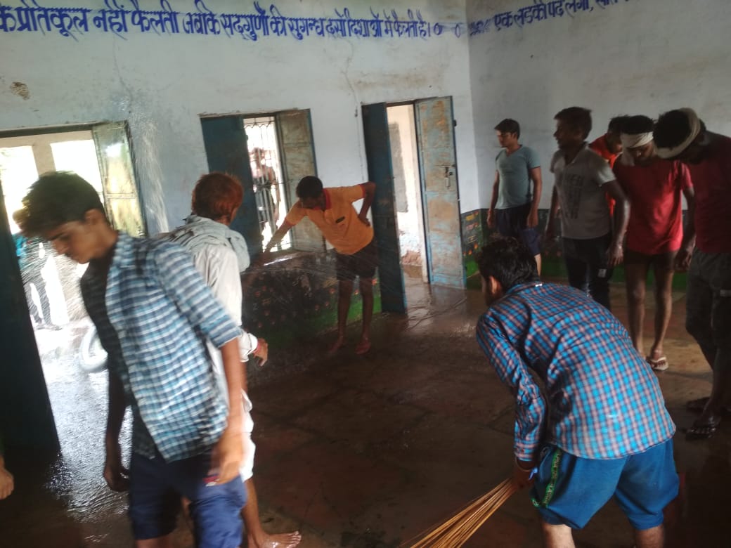शिक्षा के मंदिर में ग्रामीणों ने किया श्रमदान | New India Times