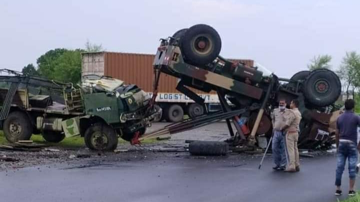 भोपाल से झांसी जाते समय भारतीय सेना का ट्रक हुआ दुर्घटनाग्रस्त, चार फौजी घायल | New India Times