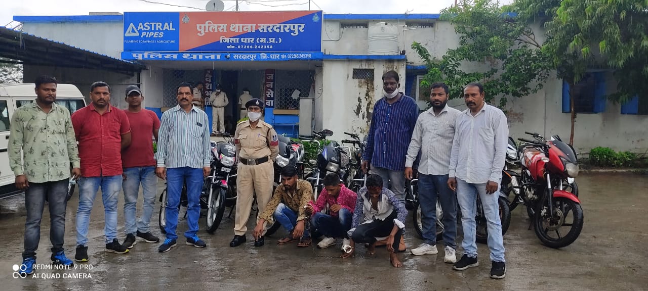अंतर्राज्यीय वाहन चोर गिरोह के तीन सदस्य गिरफ्तार, आरोपियों के कब्जे से 17 चोरी की मोटरसाइकिलें बरामद | New India Times