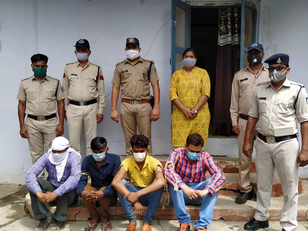 बड़ी मात्रा मे अवैध शराब के साथ महाराजपुर पुलिस ने 4 आरोपियों को किया गिरफ्तार | New India Times