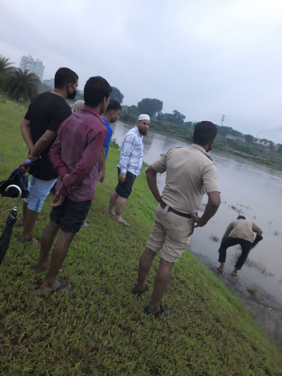 सेल्फी के चक्कर में गई दो सगे भाईयों की जान, मुंबई से भिवंडी घूमने के लिए आए थे दोनों सगे भाई | New India Times