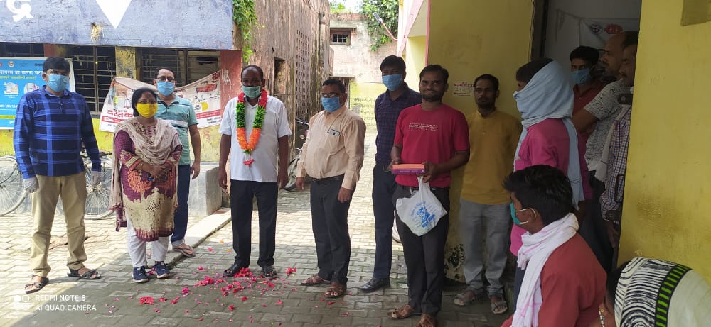 सामुदायिक स्वास्थ्य केंद्र खमरिया में तैनात डॉ माधव लाल सुमन कोरोना योद्धा का किया गया सम्मान | New India Times