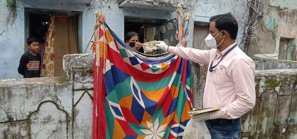 नेपानगर, संजय नगर, साडा कॉलोनी, 7 नंबर गेट के समीप किया गया त्रिकूट काढ़े का वितरण | New India Times