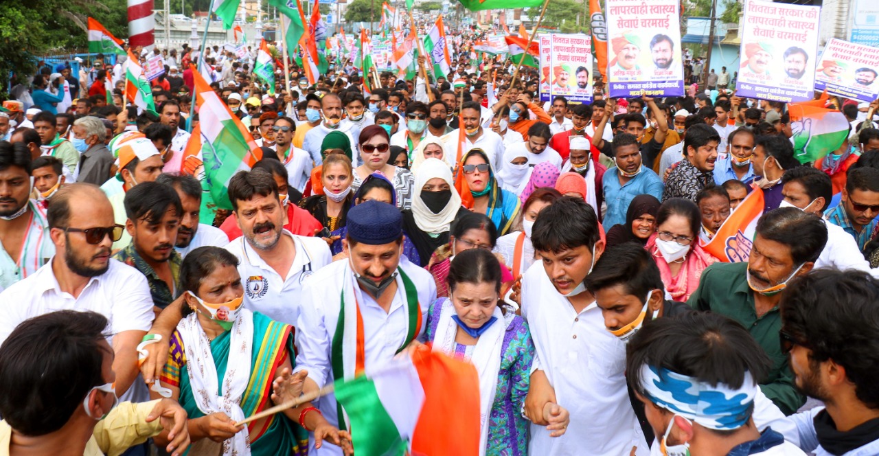 प्रदेश में बिगड़ती स्वास्थ्य सेवाओं के विरोध में मुख्यमंत्री निवास का घेराव कर किया गया विरोध प्रदर्शन | New India Times
