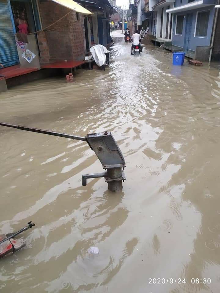मुसलाधार बारिश ने खोली जलालपुर नगर पालिका की पोल, जल भराव से शहरवासी परेशान | New India Times